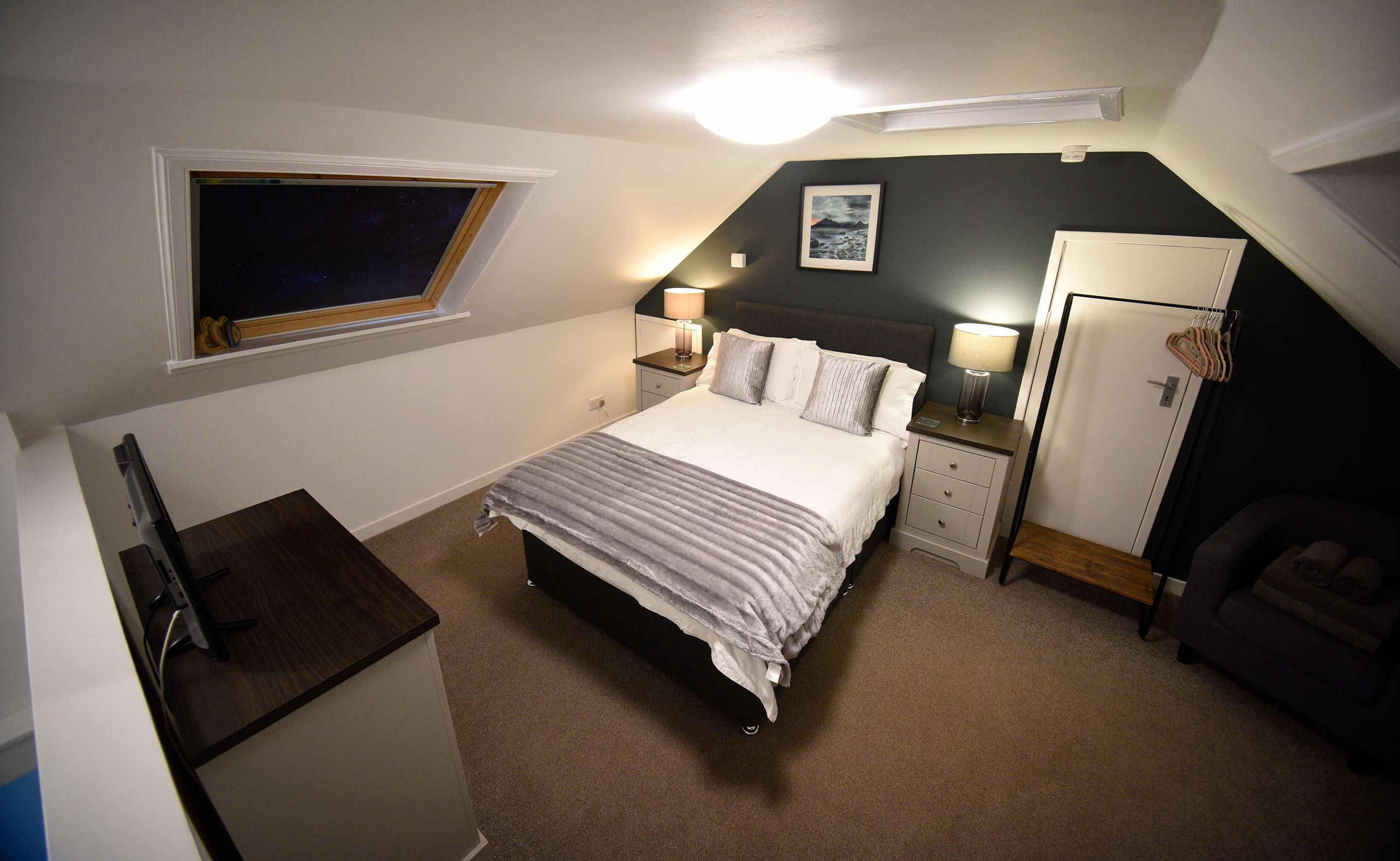 Contact Fladda Chuain Self Catering Accommodation and book your sea view property on the Isle of Skye