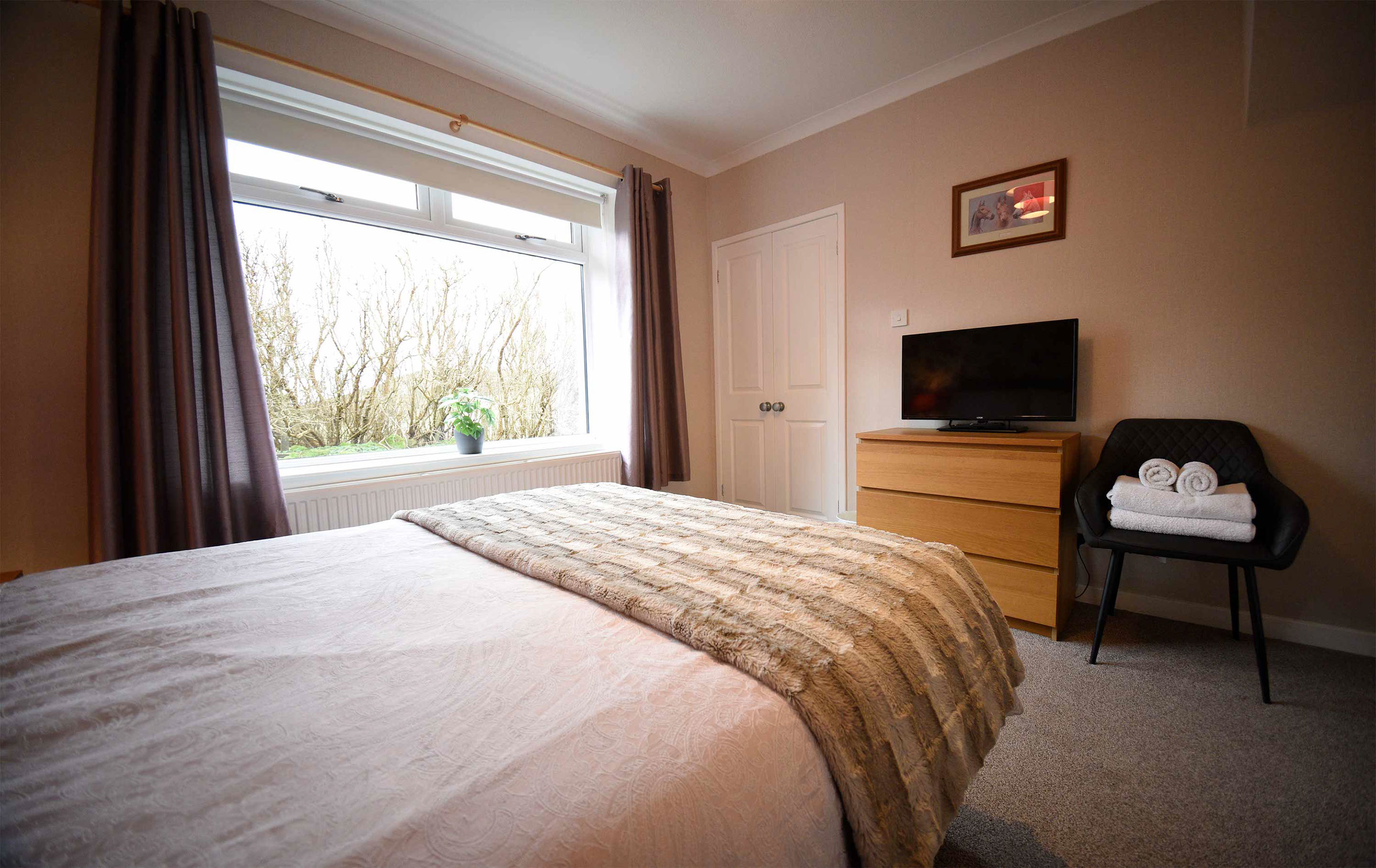 Contact Fladda Chuain Self Catering Accommodation in Kilmuir in the North of Skye and book your holiday